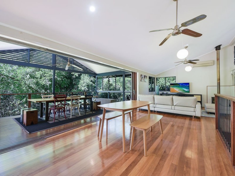 8 Narrien Court, Samford Village QLD 4520