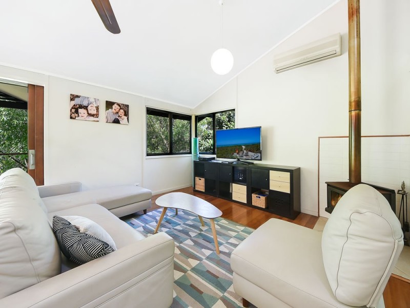 8 Narrien Court, Samford Village QLD 4520