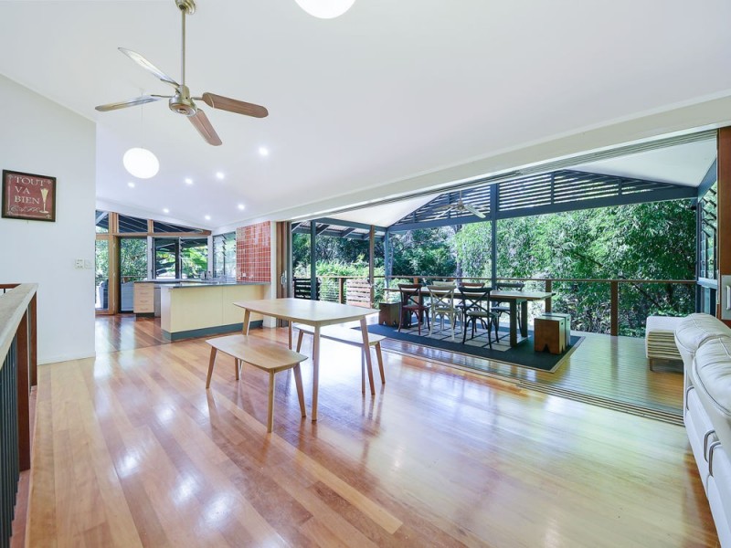 8 Narrien Court, Samford Village QLD 4520