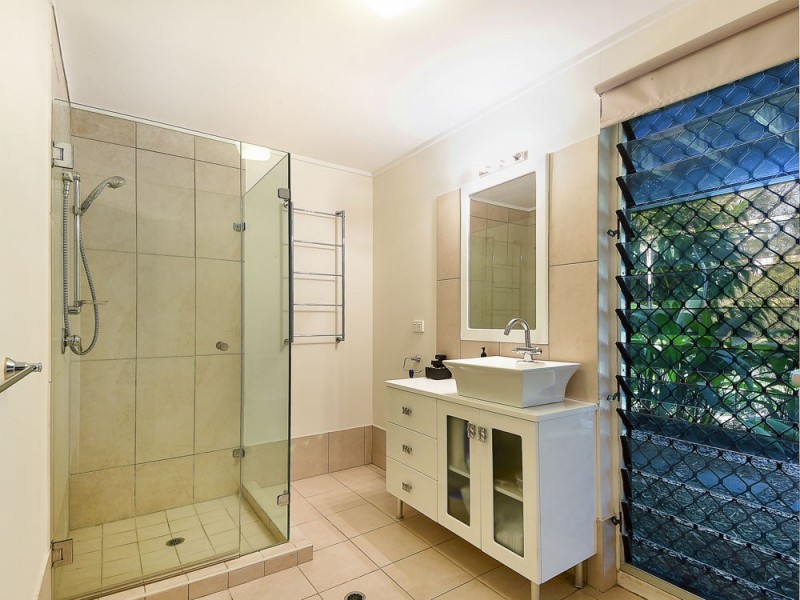 8 Narrien Court, Samford Village QLD 4520