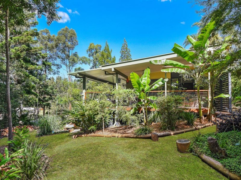 8 Narrien Court, Samford Village QLD 4520