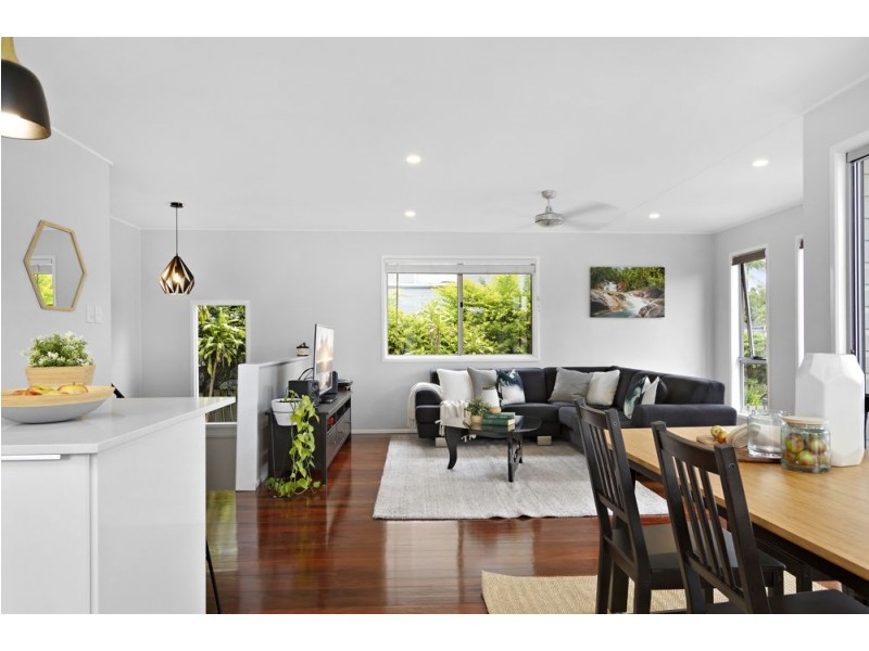 18 Tuttumburra Court, Ferny Hills QLD 4055