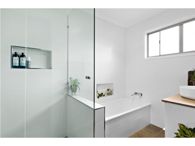 18 Tuttumburra Court, Ferny Hills QLD 4055