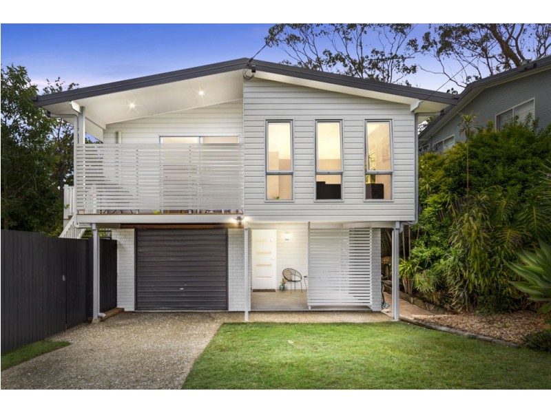 18 Tuttumburra Court, Ferny Hills QLD 4055