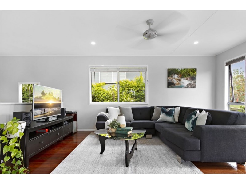 18 Tuttumburra Court, Ferny Hills QLD 4055