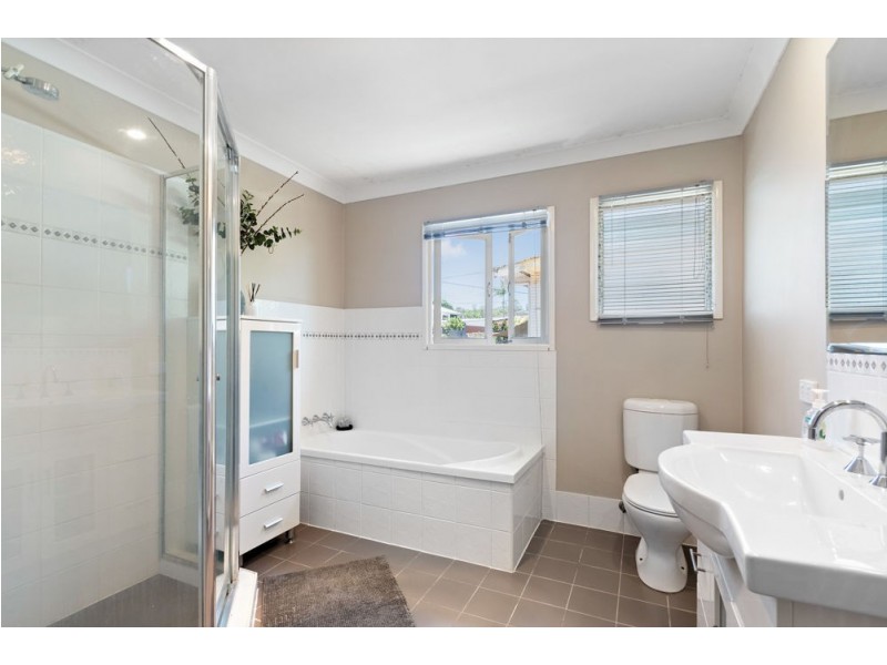 10 Dooloo Crescent, Ferny Hills QLD 4055