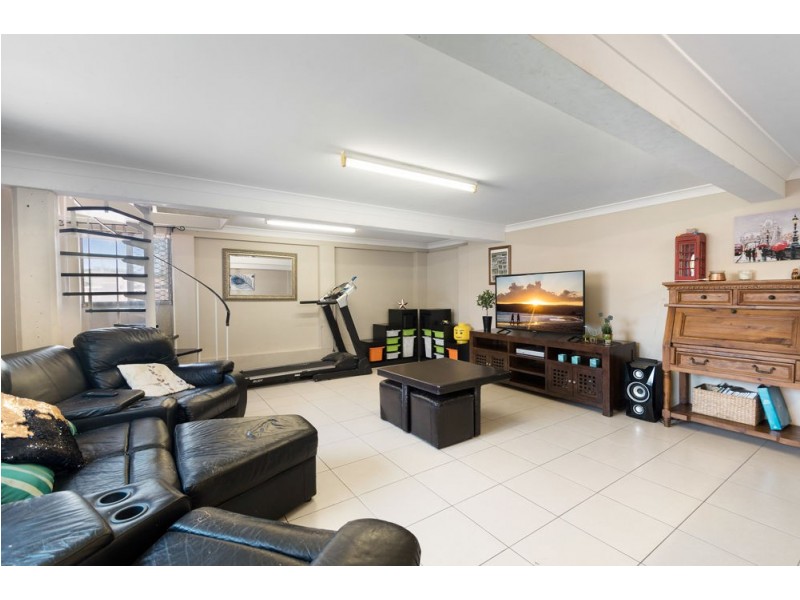 10 Dooloo Crescent, Ferny Hills QLD 4055