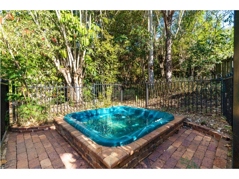 22 Yathong Court, Arana Hills QLD 4054