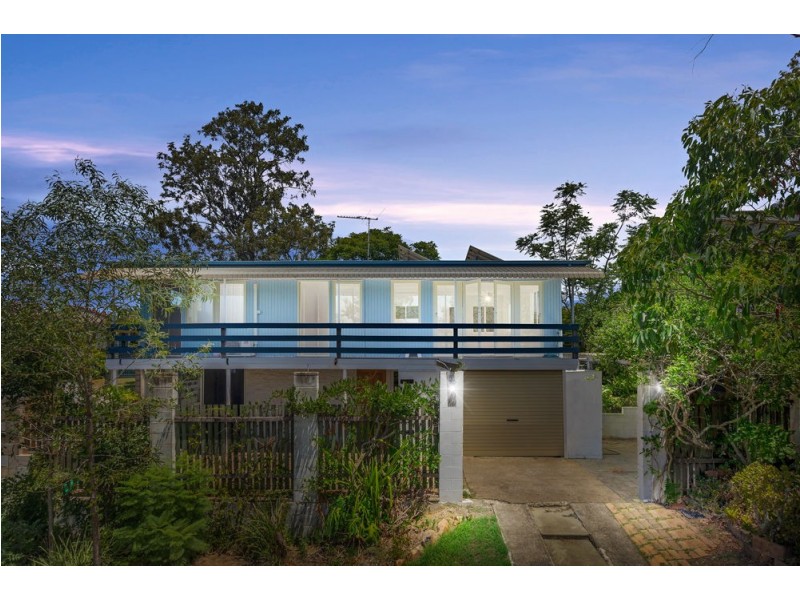 8 Gordon Road, Ferny Hills QLD 4055