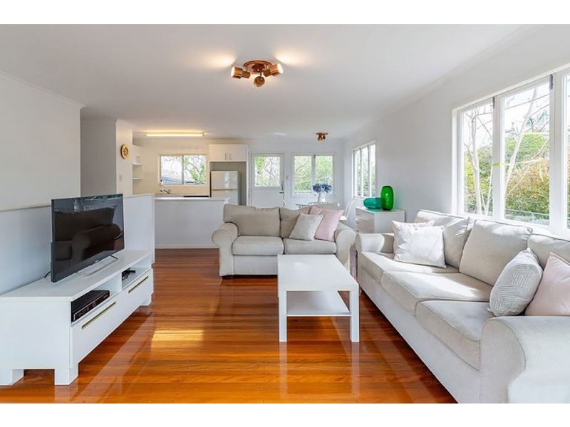 8 Gordon Road, Ferny Hills QLD 4055