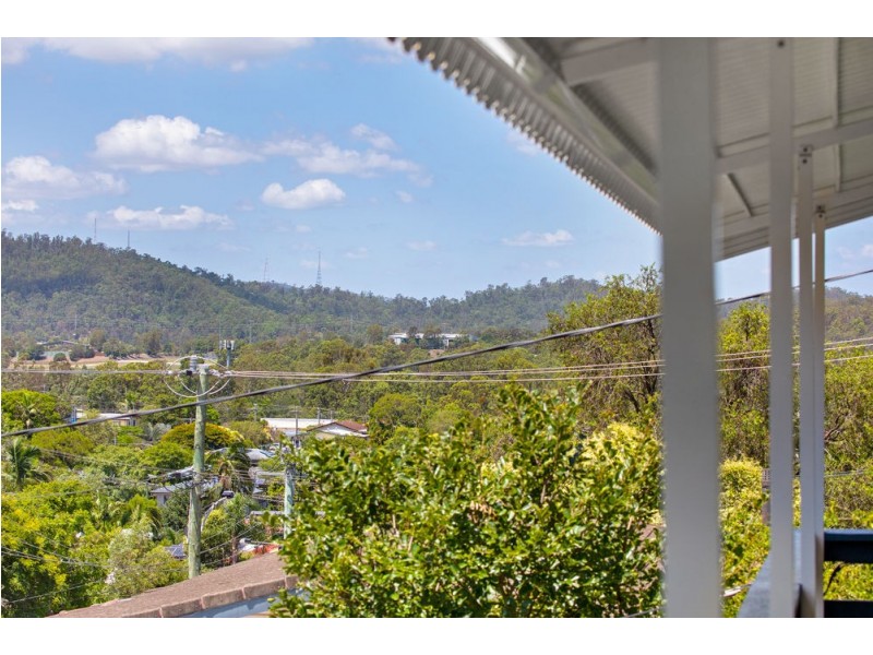 8 Gordon Road, Ferny Hills QLD 4055