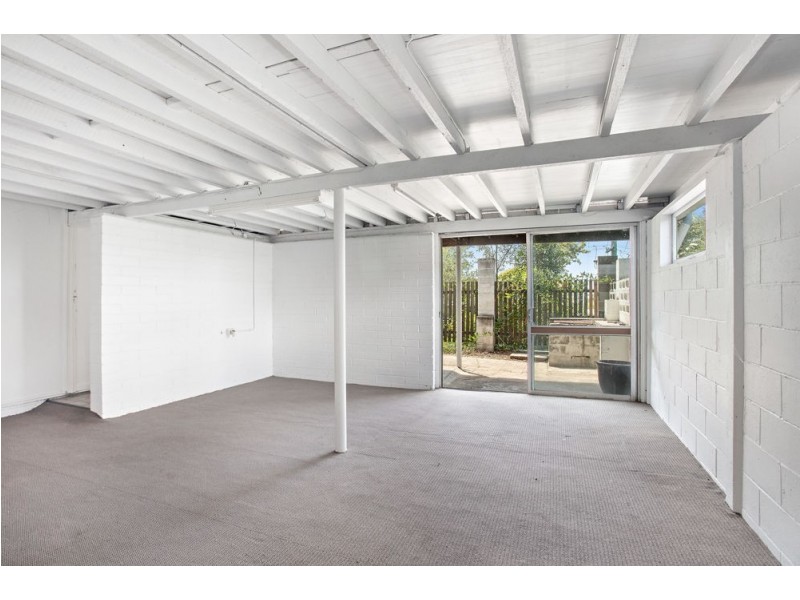 8 Gordon Road, Ferny Hills QLD 4055