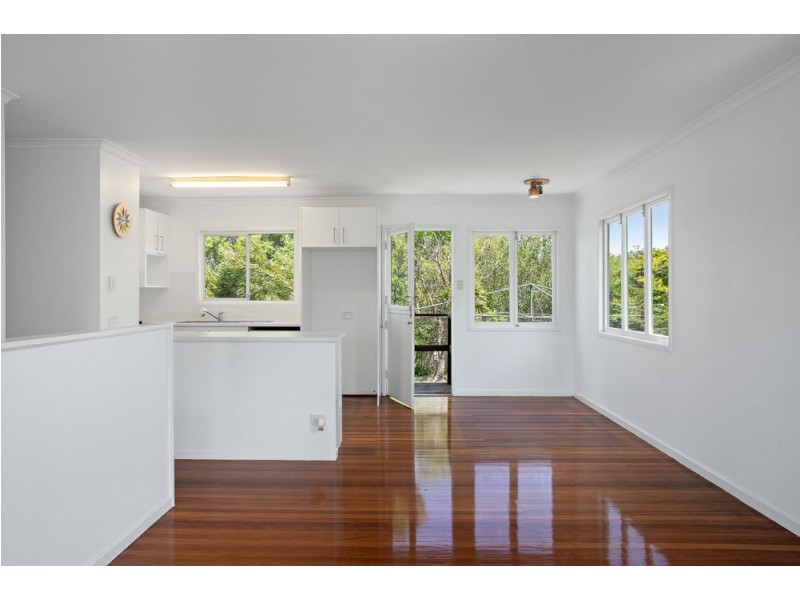 8 Gordon Road, Ferny Hills QLD 4055