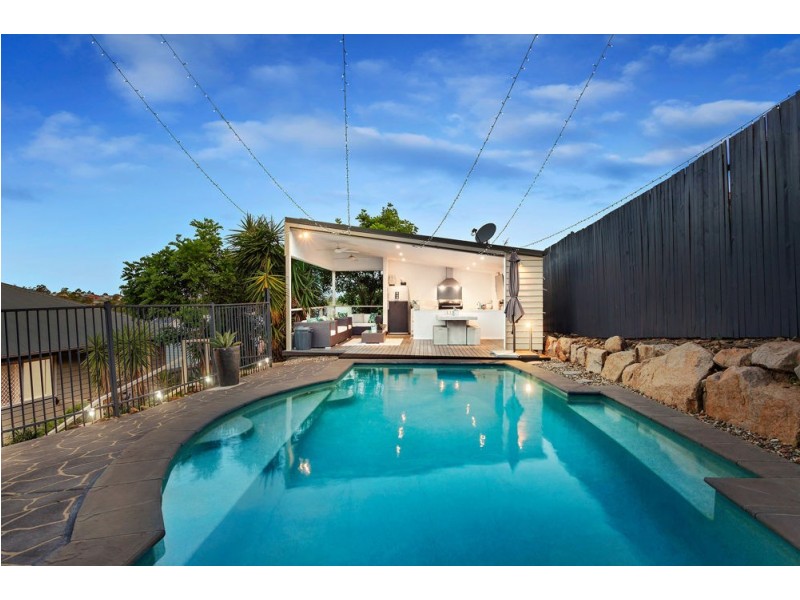 13 Glendore Court, Eatons Hill QLD 4037