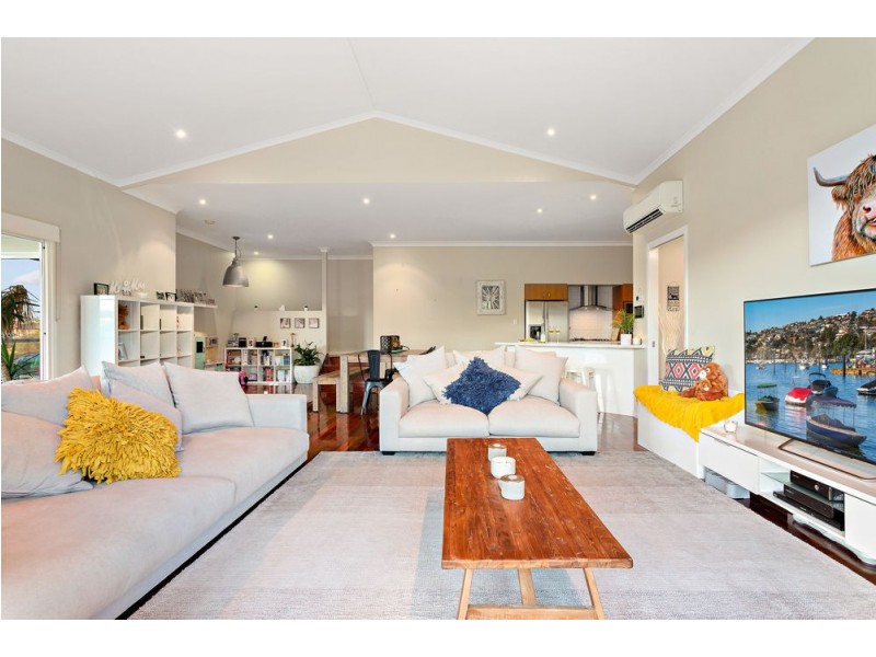 13 Glendore Court, Eatons Hill QLD 4037