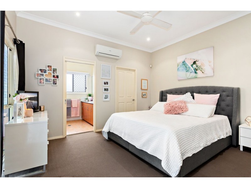 13 Glendore Court, Eatons Hill QLD 4037