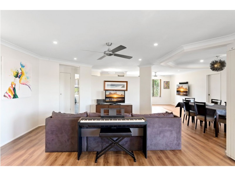 11 Lynagh Court, Arana Hills QLD 4054