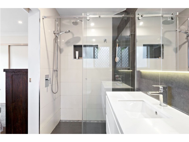 11 Lynagh Court, Arana Hills QLD 4054