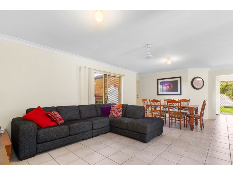 33 Reginald Avenue, Arana Hills QLD 4054