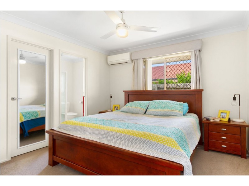 33 Reginald Avenue, Arana Hills QLD 4054