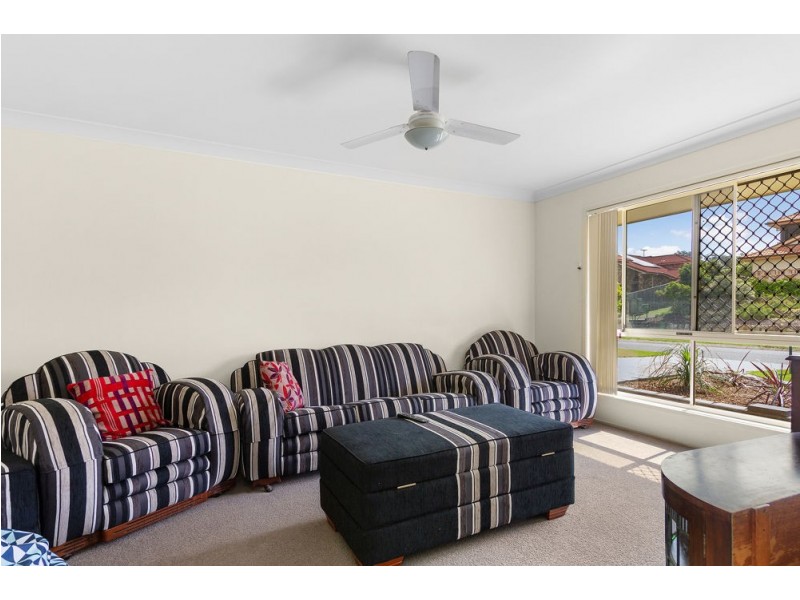 33 Reginald Avenue, Arana Hills QLD 4054