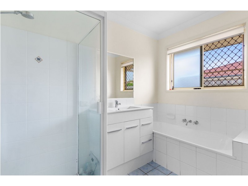 33 Reginald Avenue, Arana Hills QLD 4054