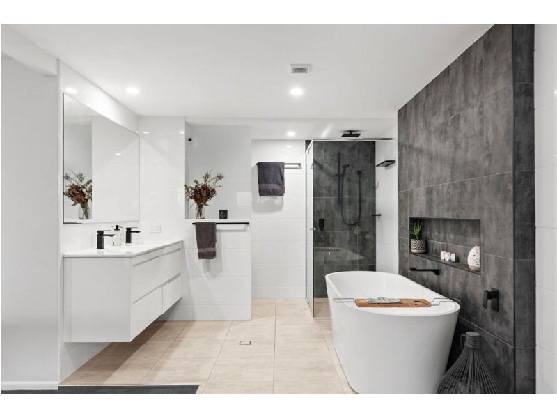 77 Plucks Road, Arana Hills QLD 4054