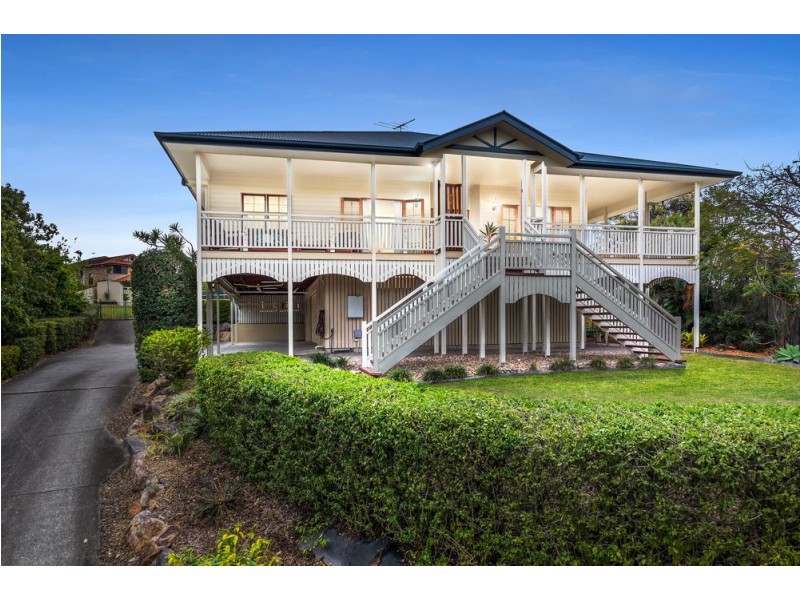 16 Howard Court, Arana Hills QLD 4054