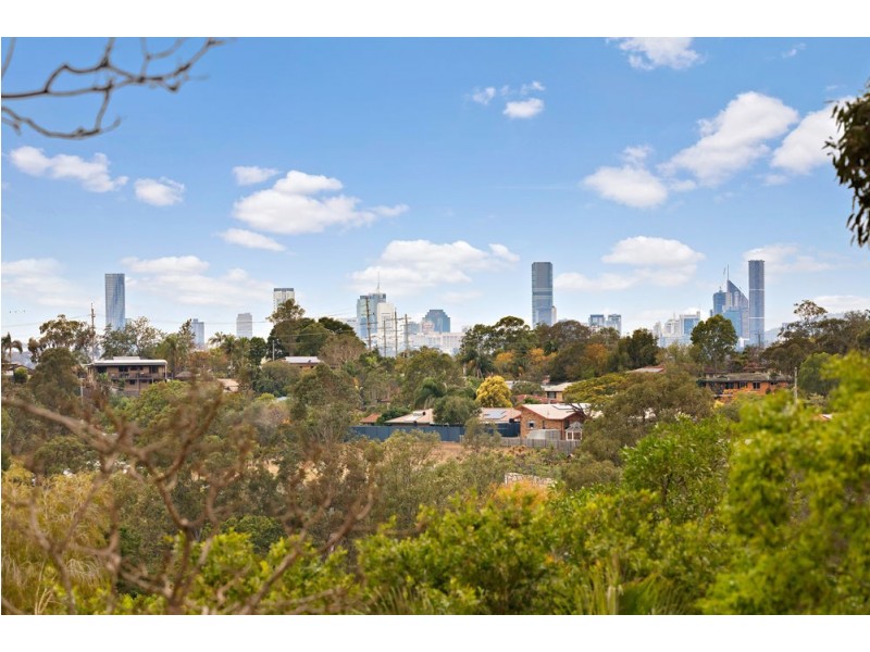 16 Howard Court, Arana Hills QLD 4054