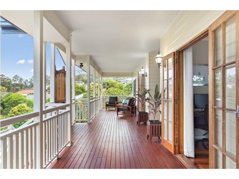 16 Howard Court, Arana Hills QLD 4054