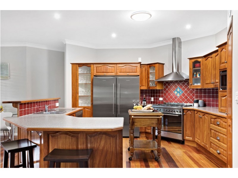 16 Howard Court, Arana Hills QLD 4054