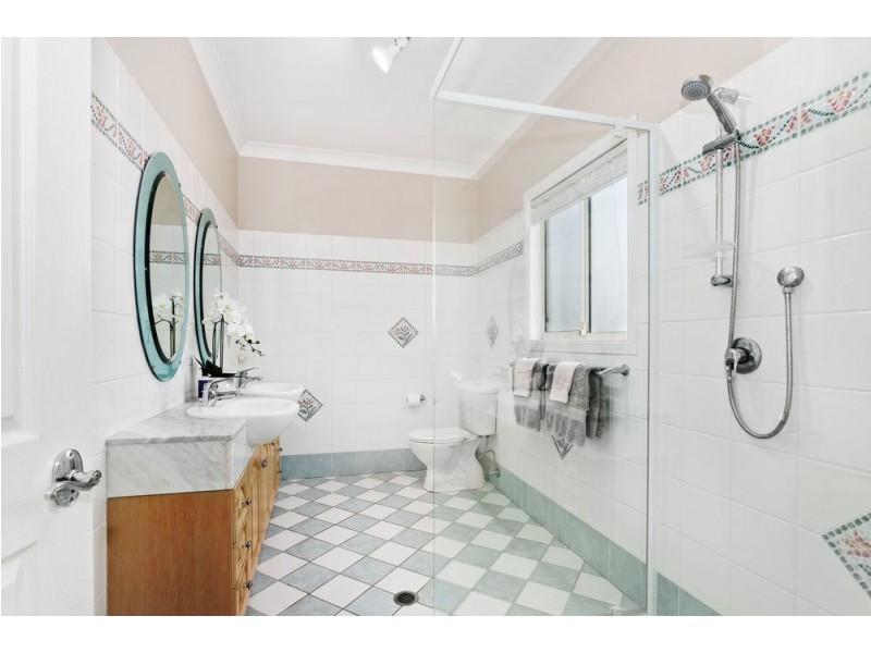 16 Howard Court, Arana Hills QLD 4054