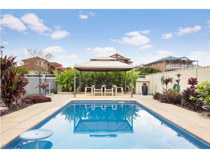 16 Howard Court, Arana Hills QLD 4054