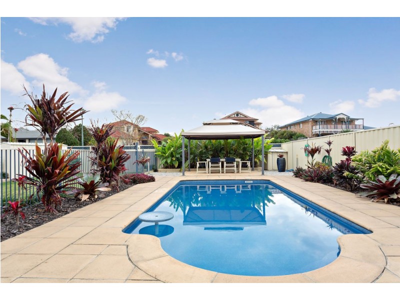 16 Howard Court, Arana Hills QLD 4054