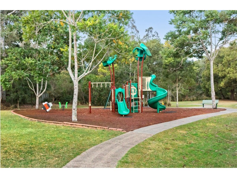 16 Howard Court, Arana Hills QLD 4054