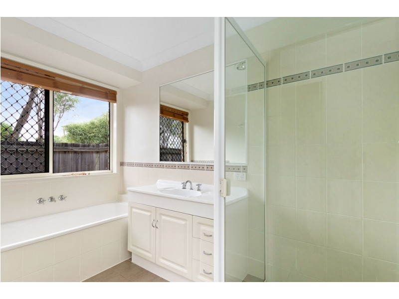 9 Alberic Court, Eatons Hill QLD 4037