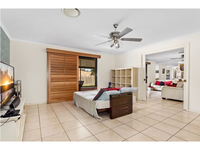 18 Valencia Court, Eatons Hill QLD 4037