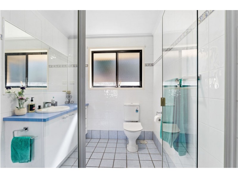 18 Valencia Court, Eatons Hill QLD 4037