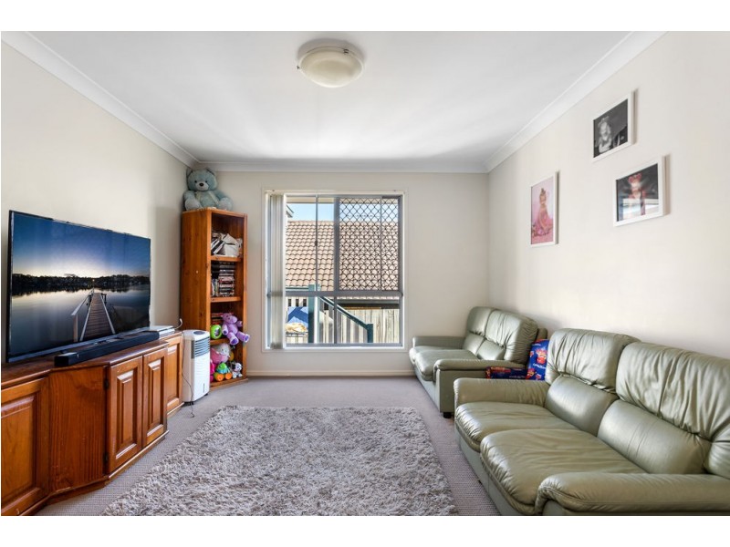 33 Woodlands Boulevard, Waterford QLD 4133