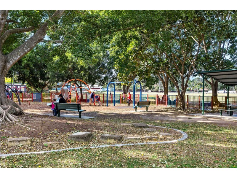 2 Camden Court, Arana Hills QLD 4054