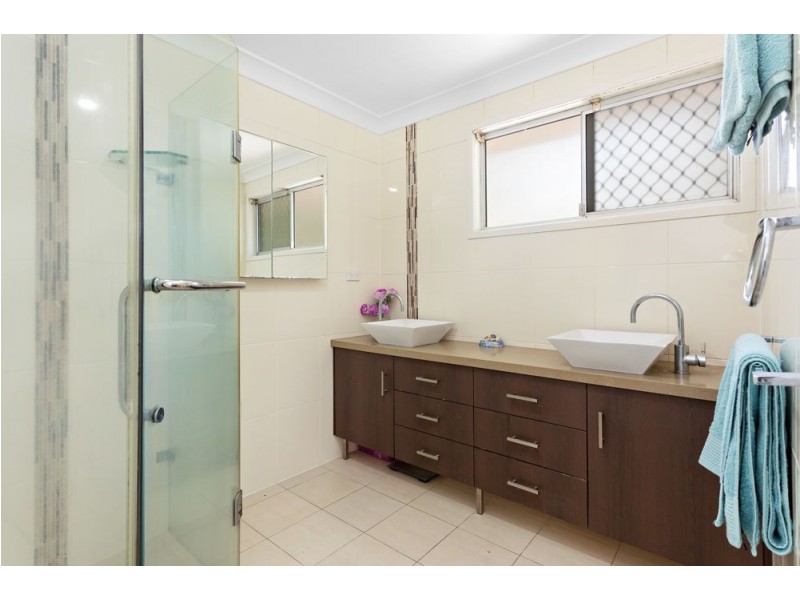 19 Illuta Avenue, Ferny Hills QLD 4055