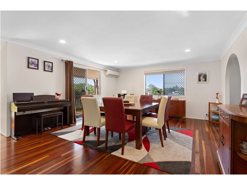 19 Illuta Avenue, Ferny Hills QLD 4055