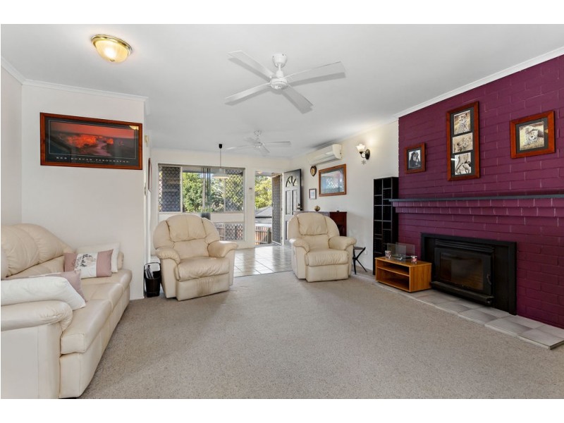 8 Kuringal Drive, Ferny Hills QLD 4055