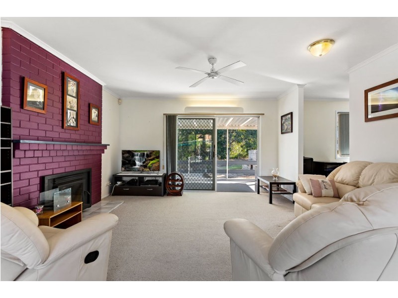8 Kuringal Drive, Ferny Hills QLD 4055
