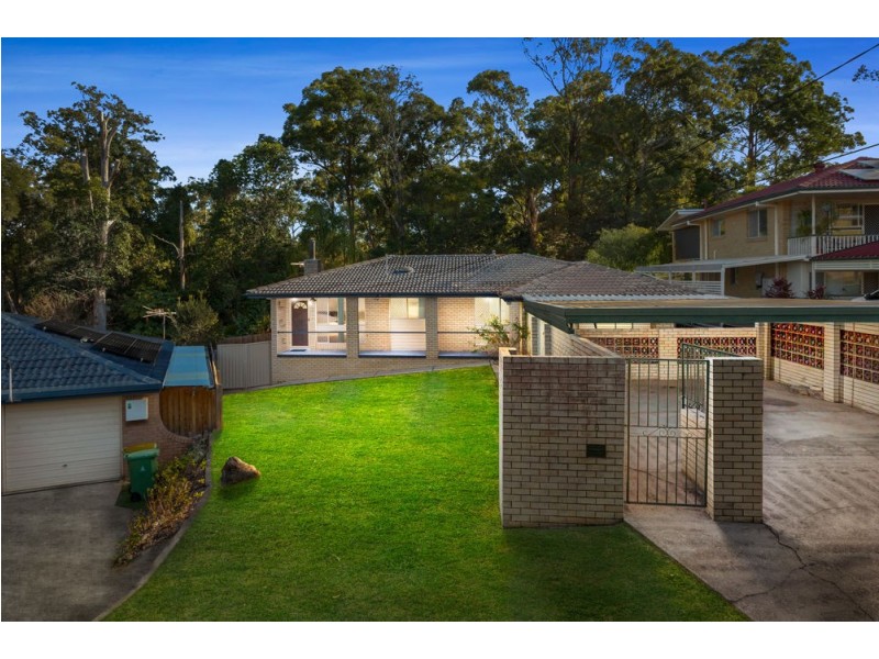 8 Kuringal Drive, Ferny Hills QLD 4055