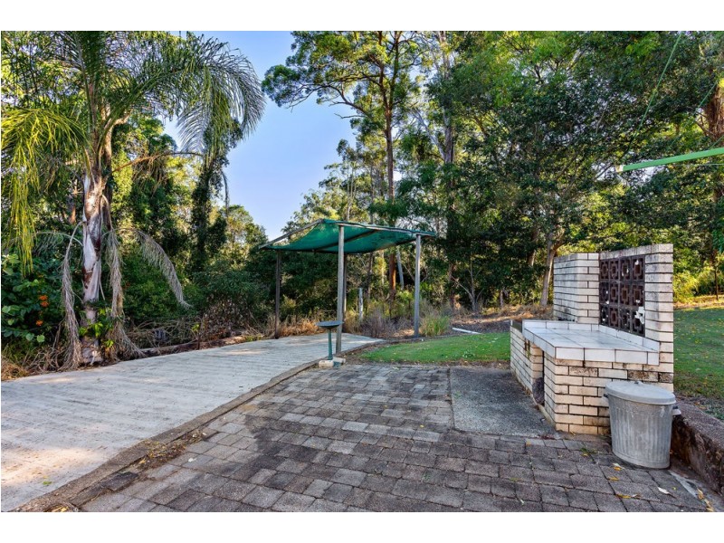8 Kuringal Drive, Ferny Hills QLD 4055