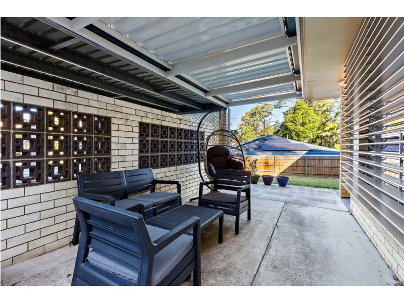 8 Kuringal Drive, Ferny Hills QLD 4055