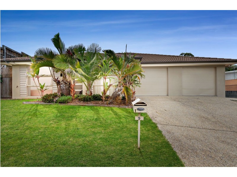 9 Walkers Road, Everton Hills QLD 4053