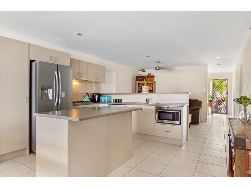 9 Walkers Road, Everton Hills QLD 4053