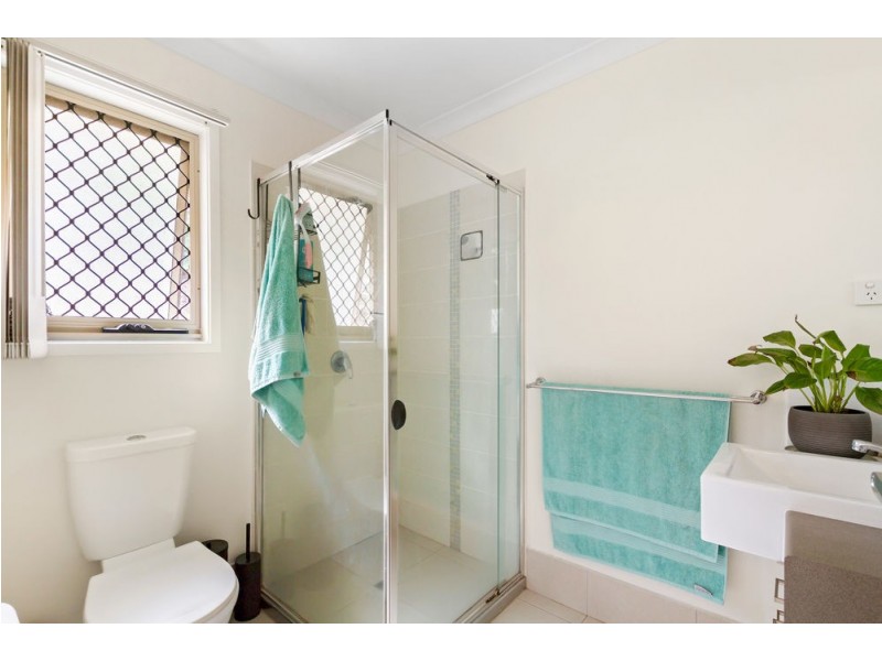 9 Walkers Road, Everton Hills QLD 4053